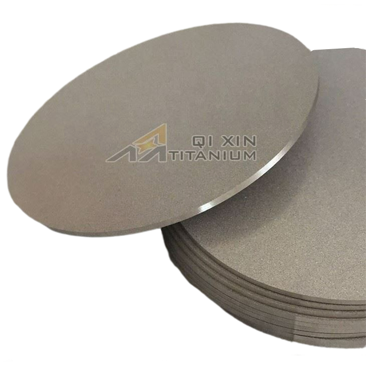What are the typical applications of sintered porous metal filters in the food and beverage industry?