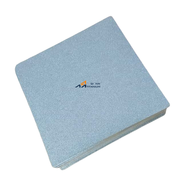 What are the advantages of using sintered metal powder filters?
