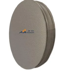 What are the operating temperature ranges for sintered metal powder filters?
